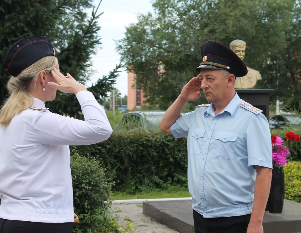 В Черногорске молодые сотрудники полиции торжественно приняли Присягу В Черногорске молодые сотрудники полиции торжественно приняли Присягу