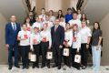 Паспорт в руках, будущее впереди: Валентин Коновалов вручил документы школьникам Хакасии