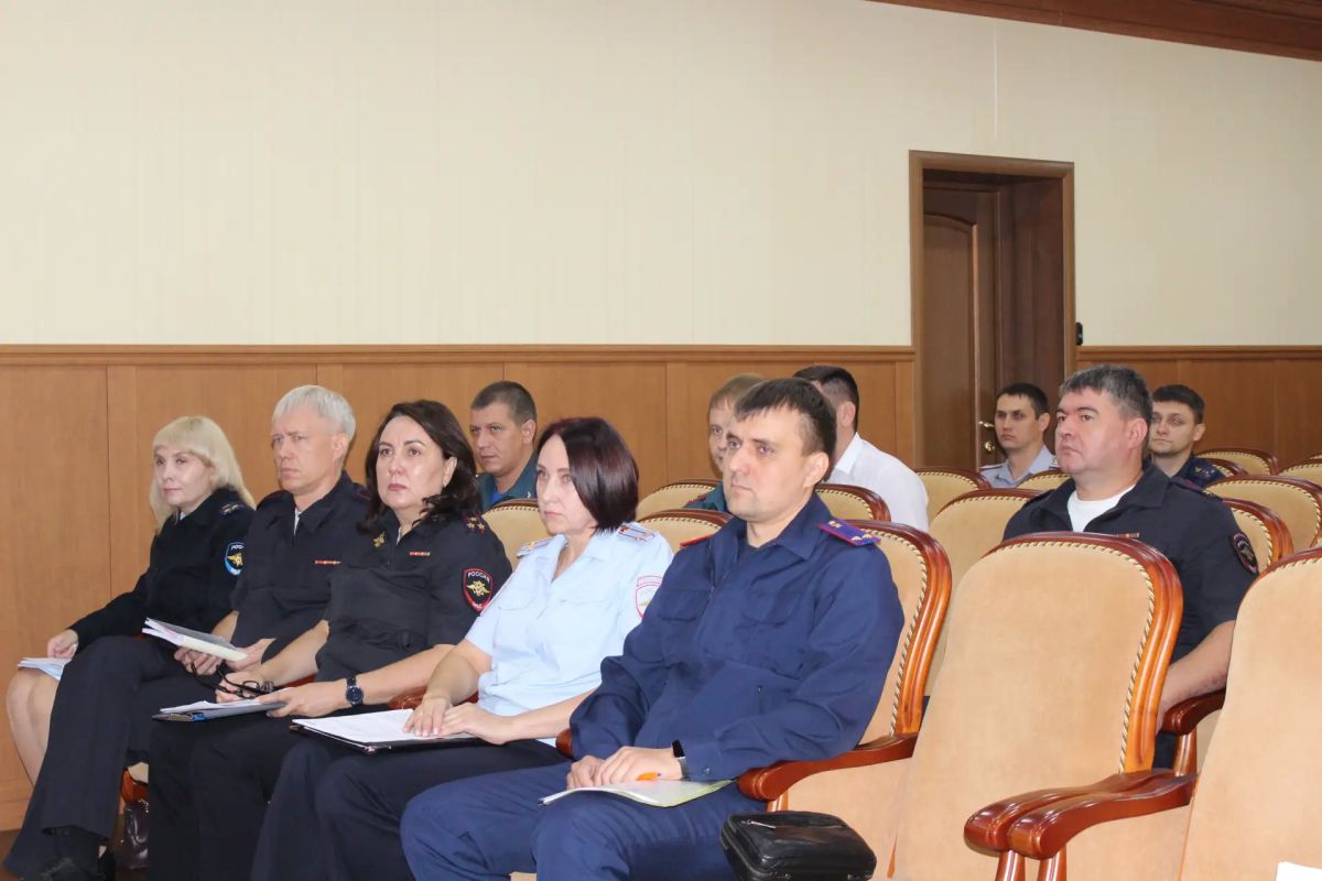 В прокуратуре Республики Хакасия под председательством первого заместителя прокурора республики Ана Антона Вячеславовича проведено заседание постоянно действующей межведомственной рабочей группы по вопросам обеспечения... В прокуратуре Республики Хакасия под председательством первого заместителя прокурора республики Ана Антона Вячеславовича проведено заседание постоянно действующей межведомственной рабочей группы по вопросам обеспечения...