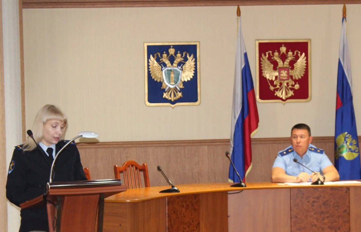 В прокуратуре Республики Хакасия под председательством первого заместителя прокурора республики Ана Антона Вячеславовича проведено заседание постоянно действующей межведомственной рабочей группы по вопросам обеспечения... В прокуратуре Республики Хакасия под председательством первого заместителя прокурора республики Ана Антона Вячеславовича проведено заседание постоянно действующей межведомственной рабочей группы по вопросам обеспечения...
