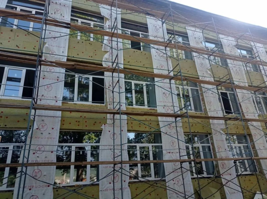 На капремонт школы-интерната в Таштыпе нужно добавить рабочих На капремонт школы-интерната в Таштыпе нужно добавить рабочих