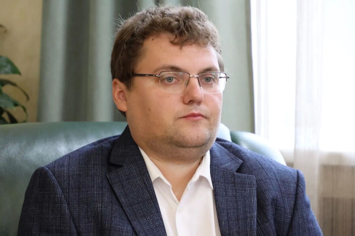 Глава города Абакана Алексей Лемин согласовал назначение на должность директора муниципальной средней общеобразовательной школы № 18 Романа Александровича Виноградова, учителя первой квалификационной категории, который с... Глава города Абакана Алексей Лемин согласовал назначение на должность директора муниципальной средней общеобразовательной школы № 18 Романа Александровича Виноградова, учителя первой квалификационной категории, который с...