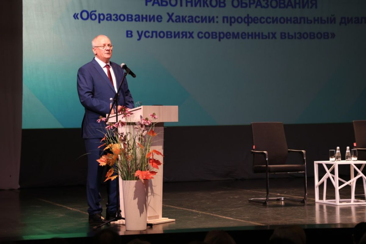 Денис Кабанов: Поддержка системы образования — это инвестиции в будущее страны Денис Кабанов: Поддержка системы образования — это инвестиции в будущее страны