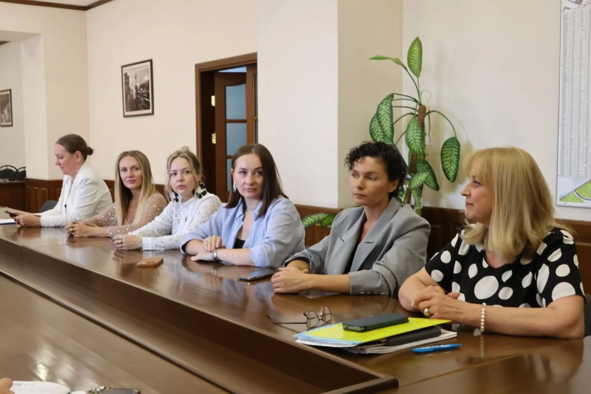 В Абакане продолжается подготовка к бьюти-форуму, который организует городская администрация совместно с партнёрами раз в два года В Абакане продолжается подготовка к бьюти-форуму, который организует городская администрация совместно с партнёрами раз в два года