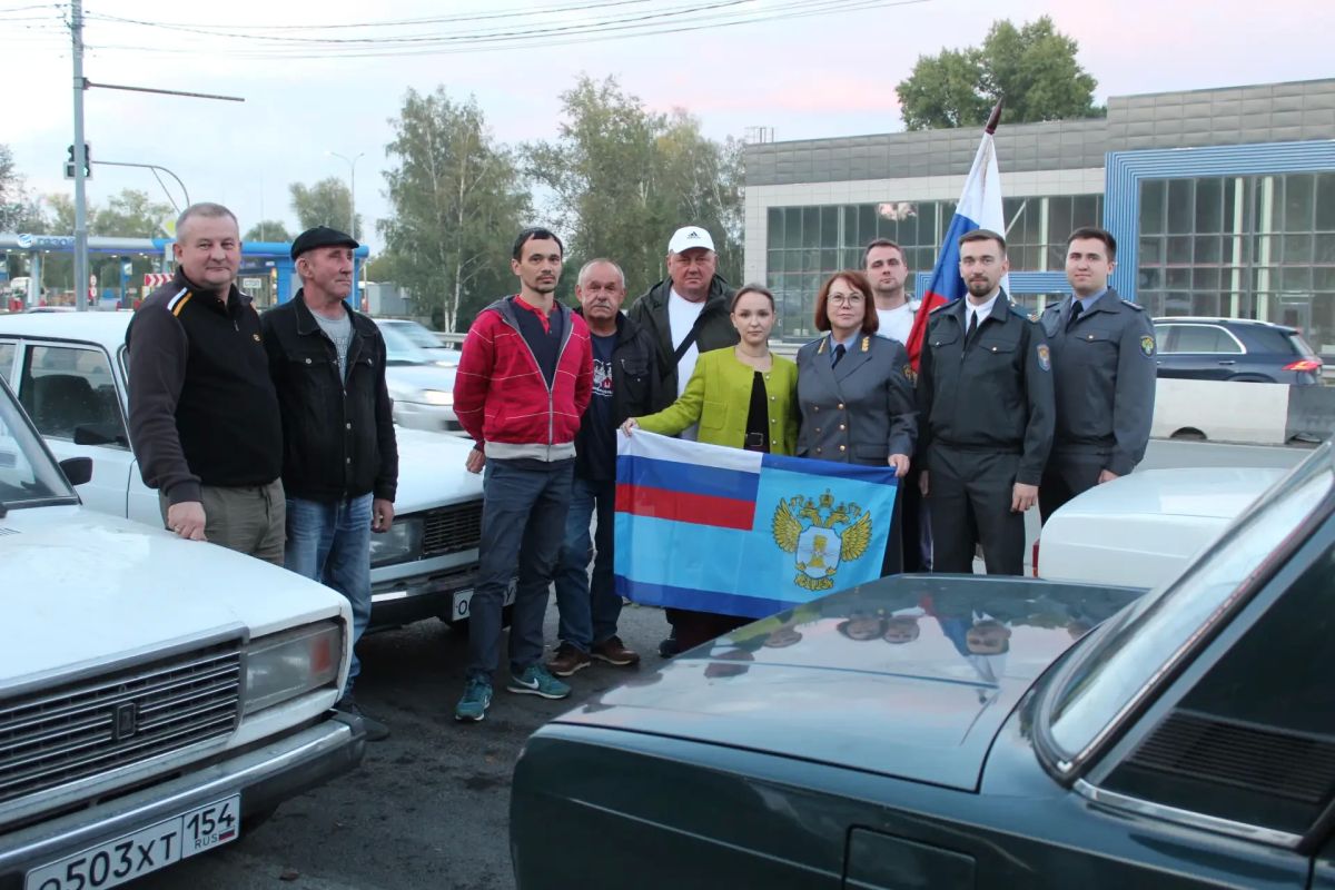 Ространснадзор организовал доставку служебных автомобилей для бойцов в зону СВО Ространснадзор организовал доставку служебных автомобилей для бойцов в зону СВО
