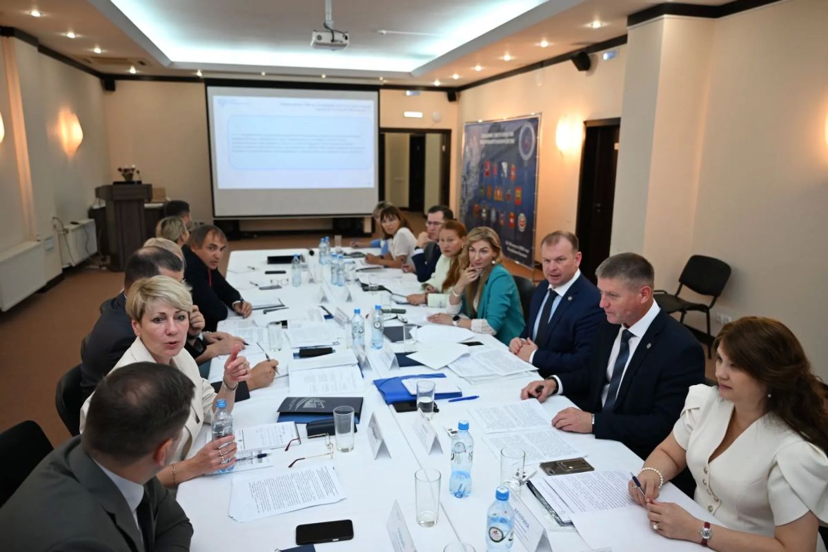 На базе УФК по Республике Хакасия начальник Юридического управления Светлана Сауль и руководитель УФК по Республике Хакасия Дмитрий Набирухин провели заседание Совета юристов Казначейства России На базе УФК по Республике Хакасия начальник Юридического управления Светлана Сауль и руководитель УФК по Республике Хакасия Дмитрий Набирухин провели заседание Совета юристов Казначейства России