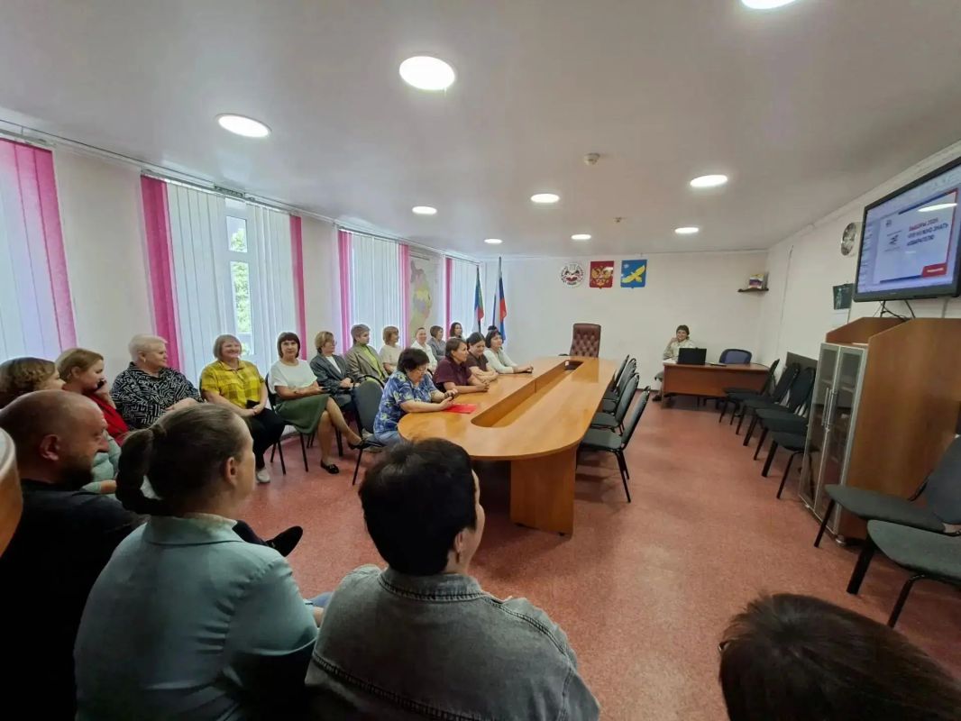 В этом году Вы можете встретить членов избирательных комиссий, участвующих в проекте «ИнформУИК», не только у себя дома или на улице в специальных мобильных информационных центрах! В этом году Вы можете встретить членов избирательных комиссий, участвующих в проекте «ИнформУИК», не только у себя дома или на улице в специальных мобильных информационных центрах!