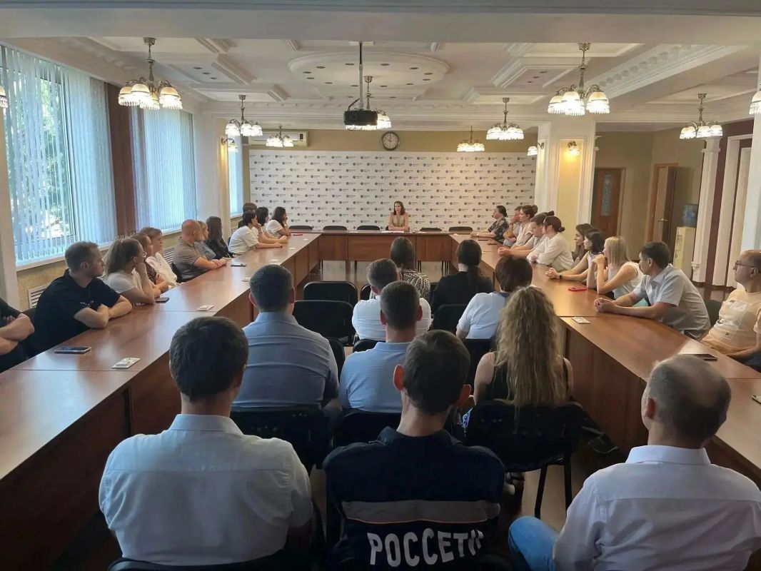 В этом году Вы можете встретить членов избирательных комиссий, участвующих в проекте «ИнформУИК», не только у себя дома или на улице в специальных мобильных информационных центрах! В этом году Вы можете встретить членов избирательных комиссий, участвующих в проекте «ИнформУИК», не только у себя дома или на улице в специальных мобильных информационных центрах!