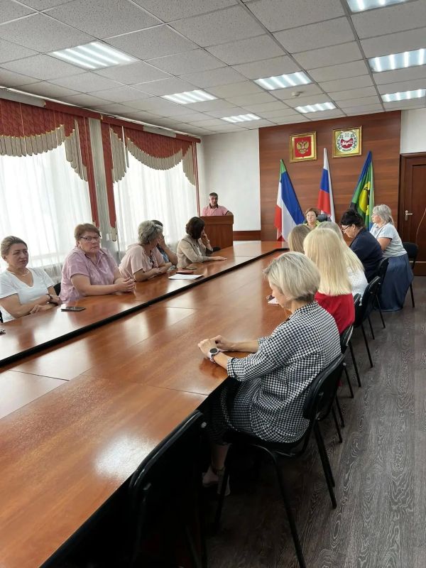 В этом году Вы можете встретить членов избирательных комиссий, участвующих в проекте «ИнформУИК», не только у себя дома или на улице в специальных мобильных информационных центрах! В этом году Вы можете встретить членов избирательных комиссий, участвующих в проекте «ИнформУИК», не только у себя дома или на улице в специальных мобильных информационных центрах!