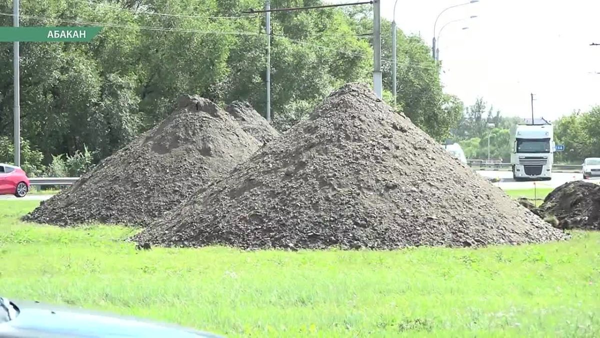 На кольце у аэропорта развернулась стройка