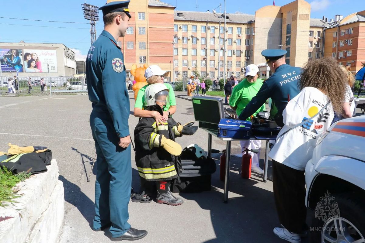Пожарные и ГАИ устроили переполох в детской больнице: к чему экстренно готовят детей перед школой Пожарные и ГАИ устроили переполох в детской больнице: к чему экстренно готовят детей перед школой