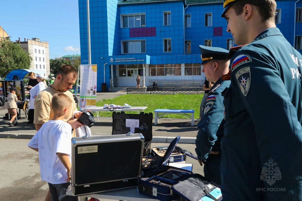 Пожарные и ГАИ устроили переполох в детской больнице: к чему экстренно готовят детей перед школой Пожарные и ГАИ устроили переполох в детской больнице: к чему экстренно готовят детей перед школой