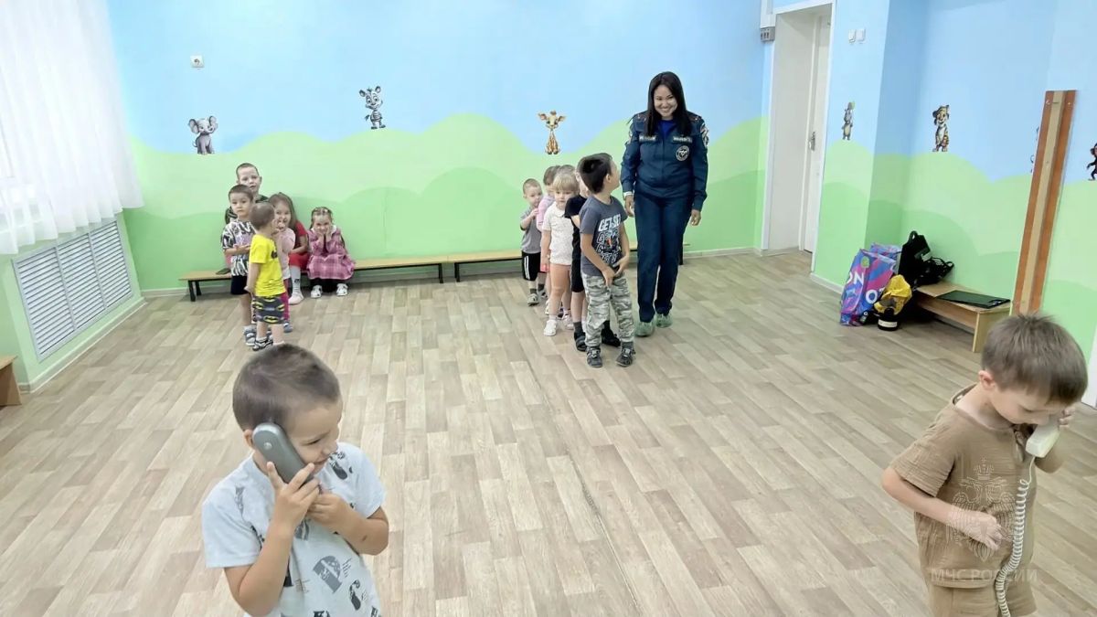 Неожиданный визит к малышам: зачем в детский сад Сорска нагрянули настоящие пожарные? Неожиданный визит к малышам: зачем в детский сад Сорска нагрянули настоящие пожарные?