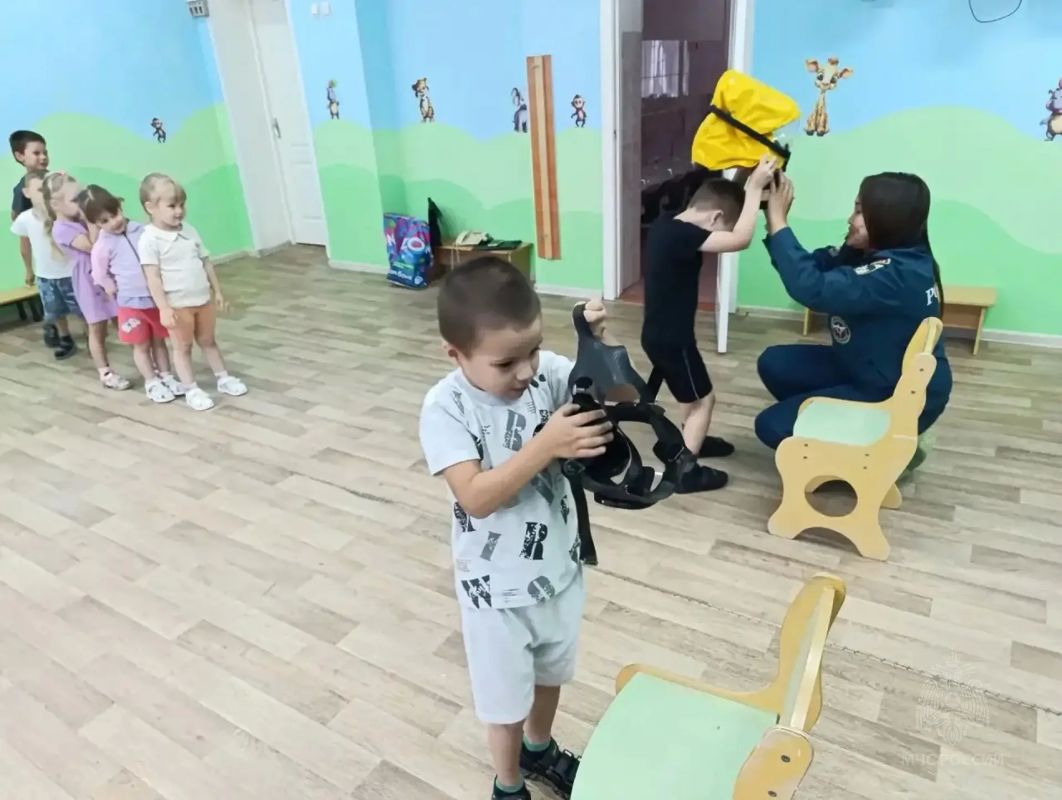 Неожиданный визит к малышам: зачем в детский сад Сорска нагрянули настоящие пожарные? Неожиданный визит к малышам: зачем в детский сад Сорска нагрянули настоящие пожарные?