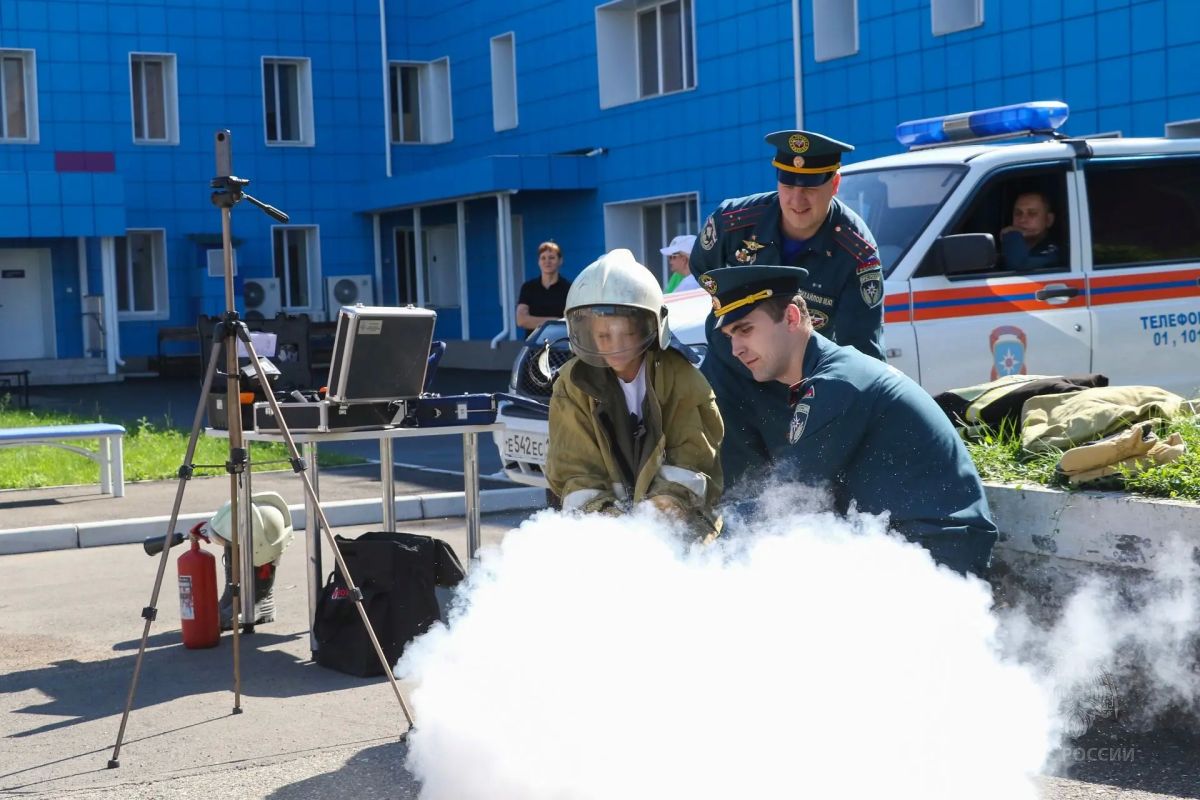 Пожарные и ГАИ устроили переполох в детской больнице: к чему экстренно готовят детей перед школой Пожарные и ГАИ устроили переполох в детской больнице: к чему экстренно готовят детей перед школой