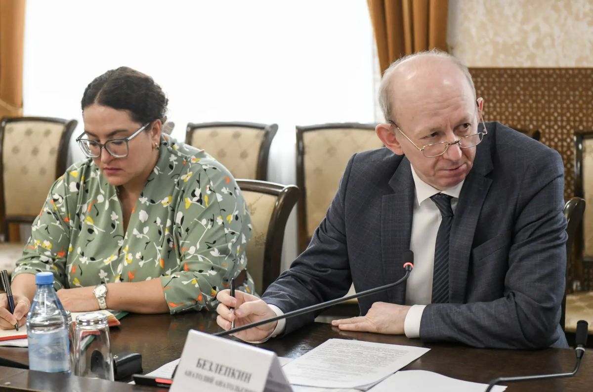 Валентин Коновалов: Подготовку объектов ЖКХ и жилого фонда республики рассмотрели на совещании с главами муниципалитетов Валентин Коновалов: Подготовку объектов ЖКХ и жилого фонда республики рассмотрели на совещании с главами муниципалитетов