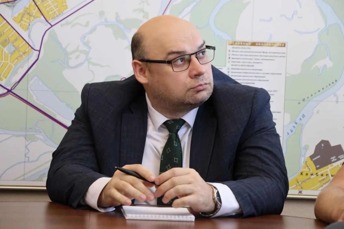 «Умный» светофор: эксперимент в Абакане продолжается «Умный» светофор: эксперимент в Абакане продолжается