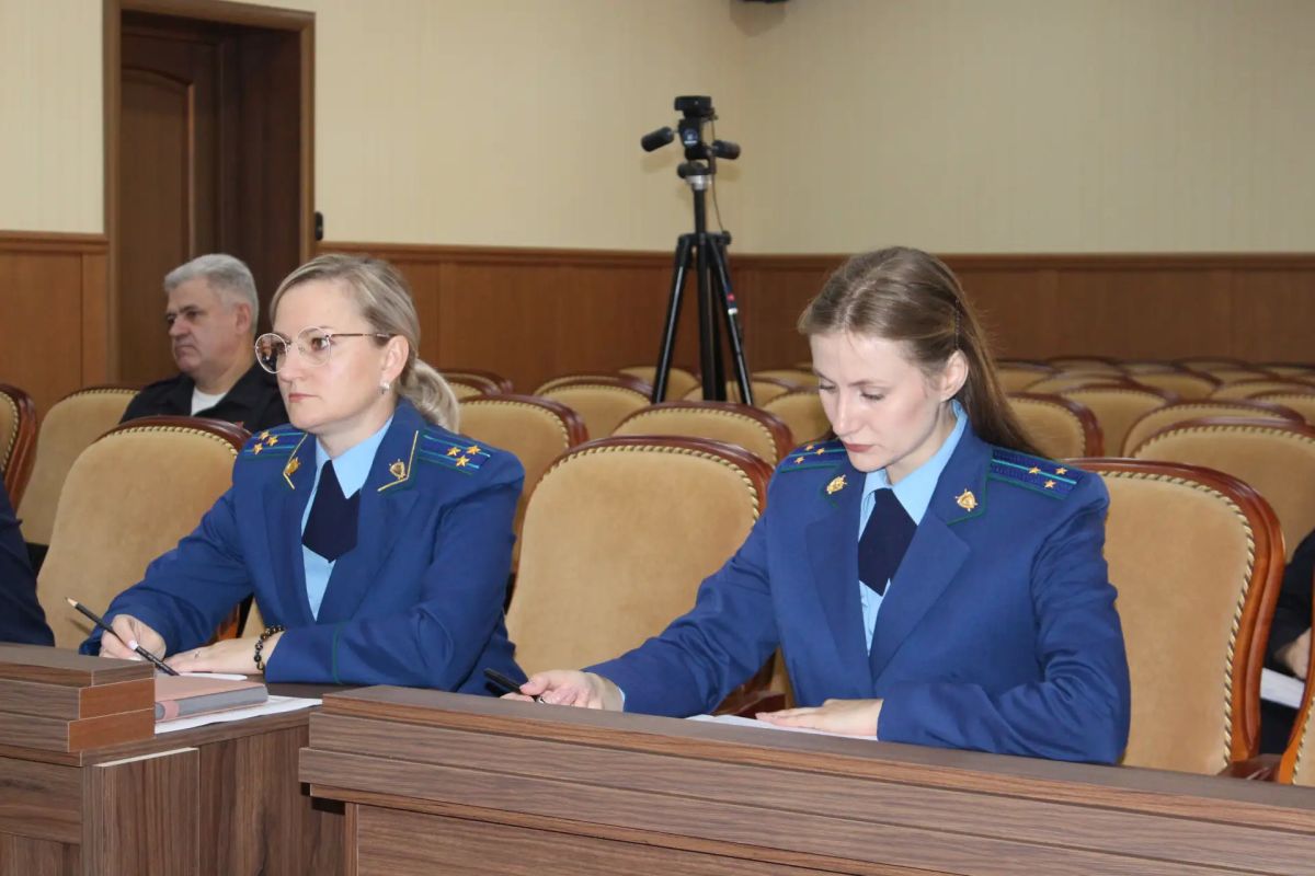 В прокуратуре Республики Хакасия под председательством первого заместителя прокурора республики Антона Ана проведено межведомственное совещание руководителей правоохранительных органов Республики Хакасия В прокуратуре Республики Хакасия под председательством первого заместителя прокурора республики Антона Ана проведено межведомственное совещание руководителей правоохранительных органов Республики Хакасия