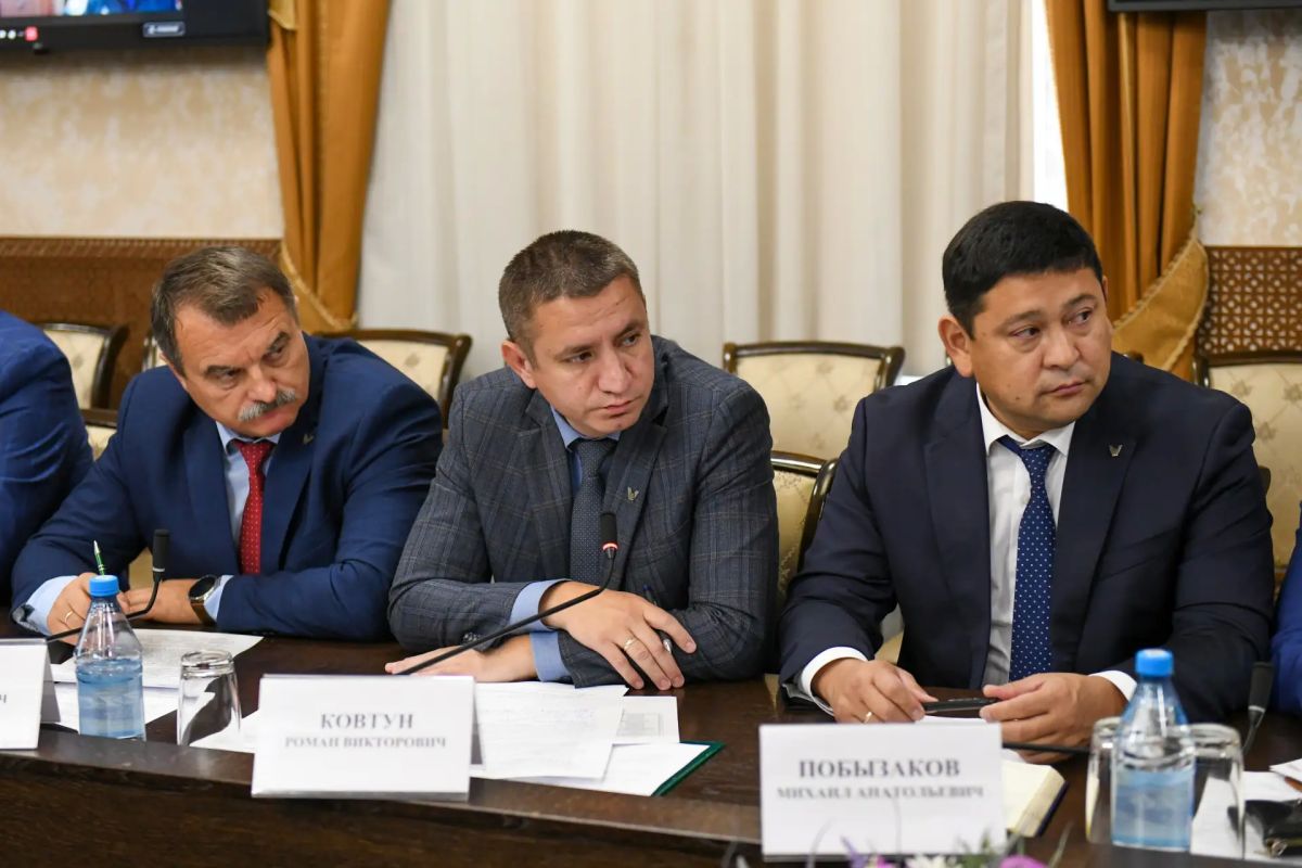 Валентин Коновалов: Провёл заседание регионального штаба по обстановке на топливном рынке Хакасии Валентин Коновалов: Провёл заседание регионального штаба по обстановке на топливном рынке Хакасии