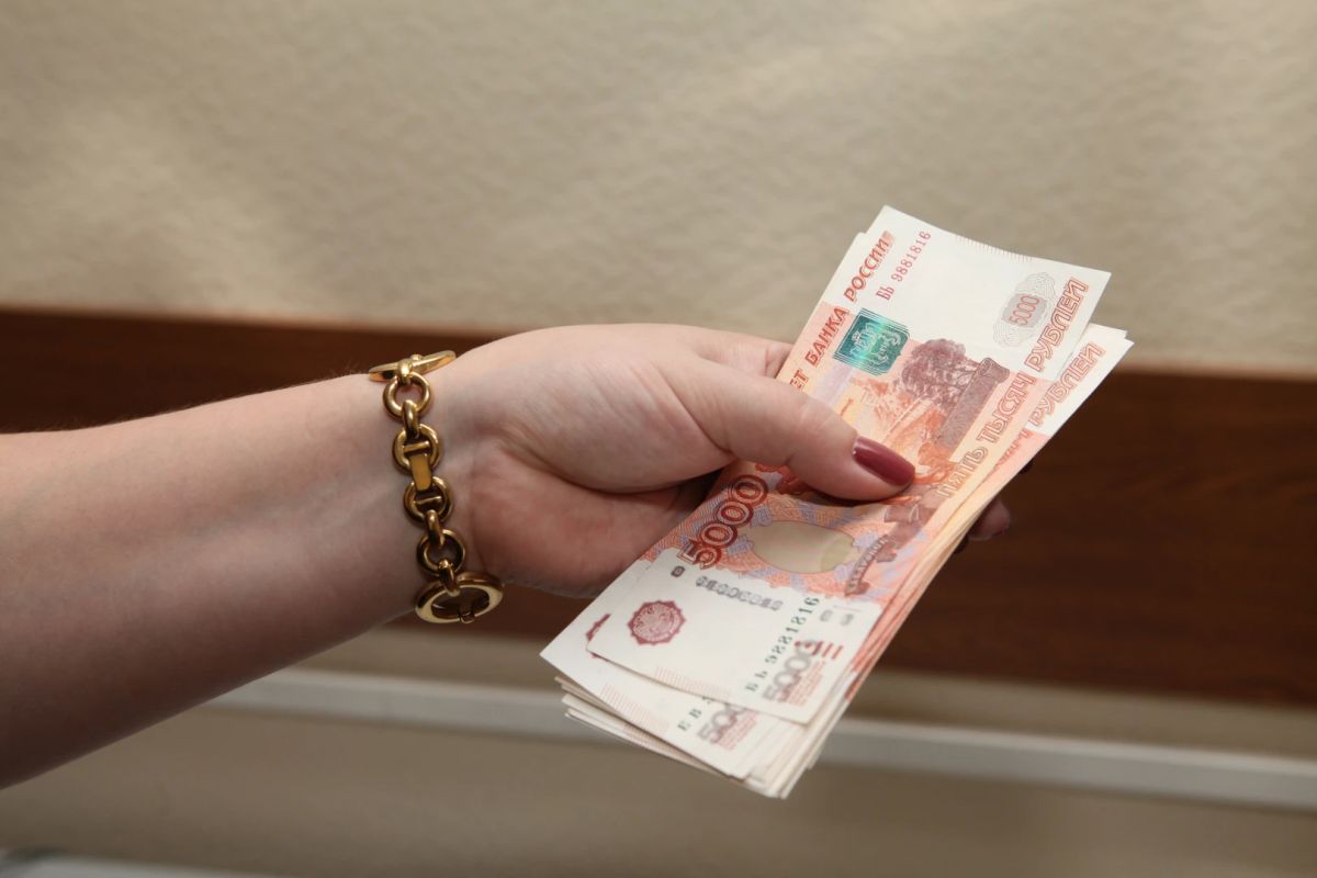 В Черногорске сотрудники полиции задержали подозреваемую в краже денежных средств