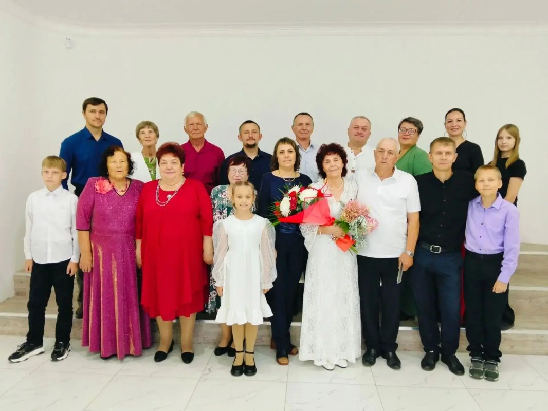Любовь с первого взгляда и длиной в полвека: "золотую" пару супругов Решетниковых чествовали в абаканском ЗАГСе Любовь с первого взгляда и длиной в полвека: "золотую" пару супругов Решетниковых чествовали в абаканском ЗАГСе
