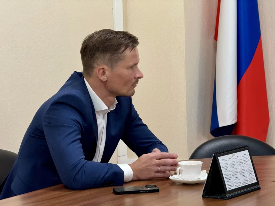 В Министерстве имущественных и земельных отношений Республики Хакасия прошла рабочая встреча с управляющим Абаканским отделением ПАО «Сбербанк» Дмитрием Полулехом В Министерстве имущественных и земельных отношений Республики Хакасия прошла рабочая встреча с управляющим Абаканским отделением ПАО «Сбербанк» Дмитрием Полулехом