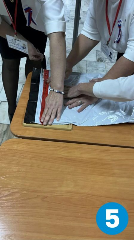 Пока в ящики для голосования опускаются первые бюллетени, мы вам расскажем, что с ними делали участковые комиссии вчера вечером! Пока в ящики для голосования опускаются первые бюллетени, мы вам расскажем, что с ними делали участковые комиссии вчера вечером!