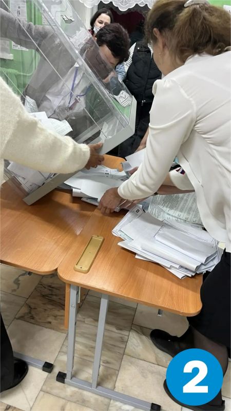 Пока в ящики для голосования опускаются первые бюллетени, мы вам расскажем, что с ними делали участковые комиссии вчера вечером! Пока в ящики для голосования опускаются первые бюллетени, мы вам расскажем, что с ними делали участковые комиссии вчера вечером!
