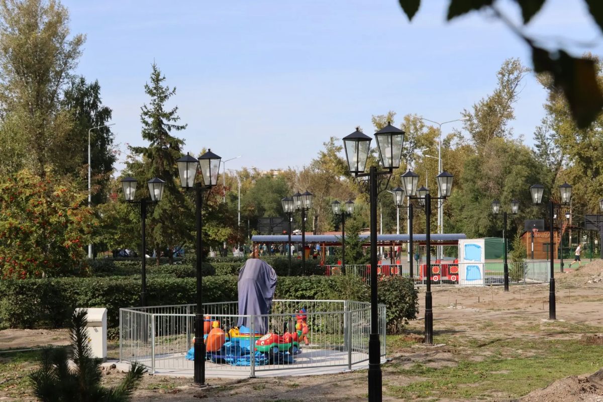Карусели для малышей доставили в Черногорский парк Карусели для малышей доставили в Черногорский парк