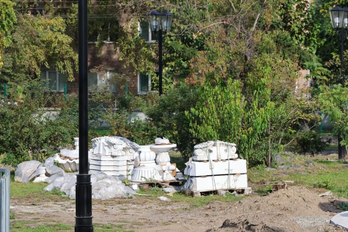 Еще два аттракциона появились в Черногорском парке Еще два аттракциона появились в Черногорском парке