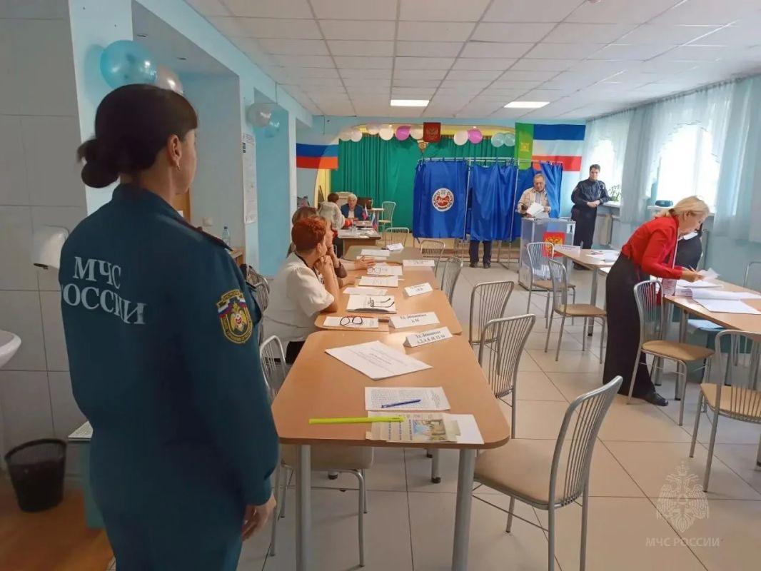 В Хакасии на выборах безопасность обеспечивали более 300 сотрудников МЧС России В Хакасии на выборах безопасность обеспечивали более 300 сотрудников МЧС России