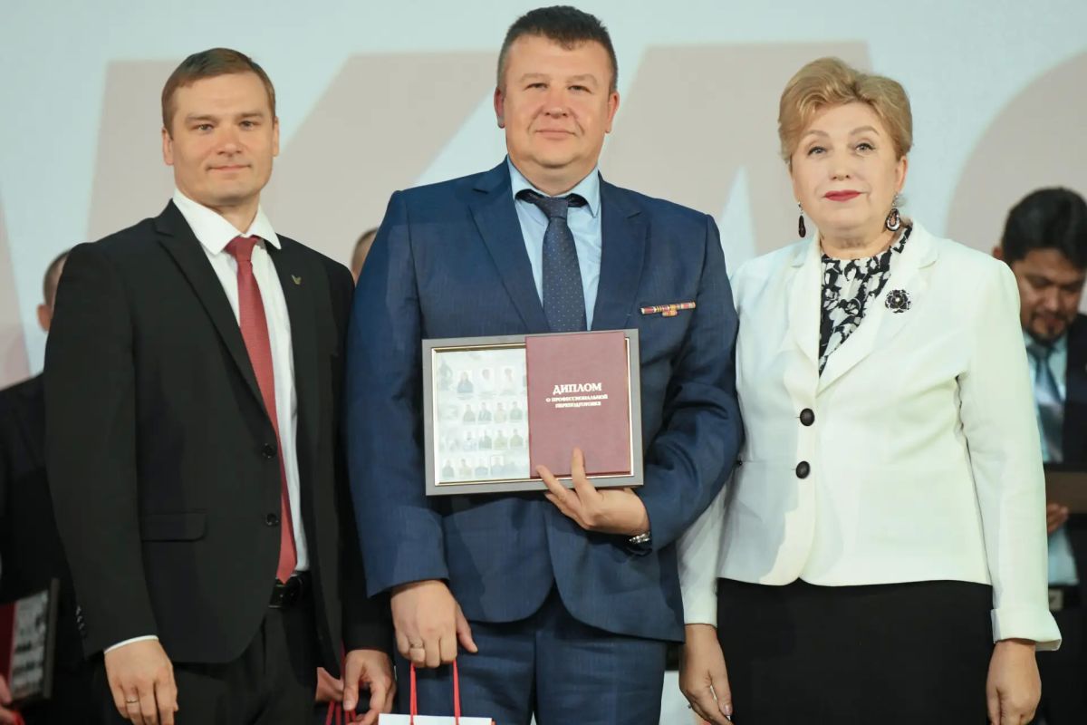 В республике вручили дипломы участникам кадрового проекта «Герои Хакасии» В республике вручили дипломы участникам кадрового проекта «Герои Хакасии»