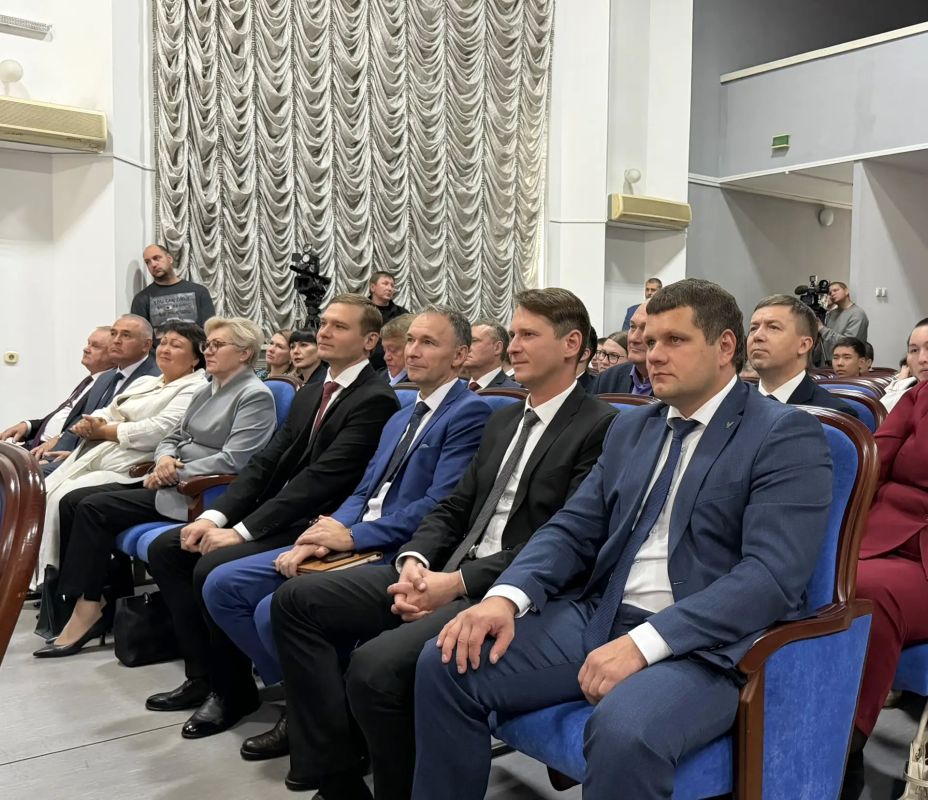 Сегодня министр природных ресурсов и экологии Хакасии Владимир Лебедев присутствовал на торжественном мероприятии в главном корпусе ХГУ им. Н.Ф. Катанова, посвященном вручению дипломов участникам проекта «Герои Хакасии» Сегодня министр природных ресурсов и экологии Хакасии Владимир Лебедев присутствовал на торжественном мероприятии в главном корпусе ХГУ им. Н.Ф. Катанова, посвященном вручению дипломов участникам проекта «Герои Хакасии»