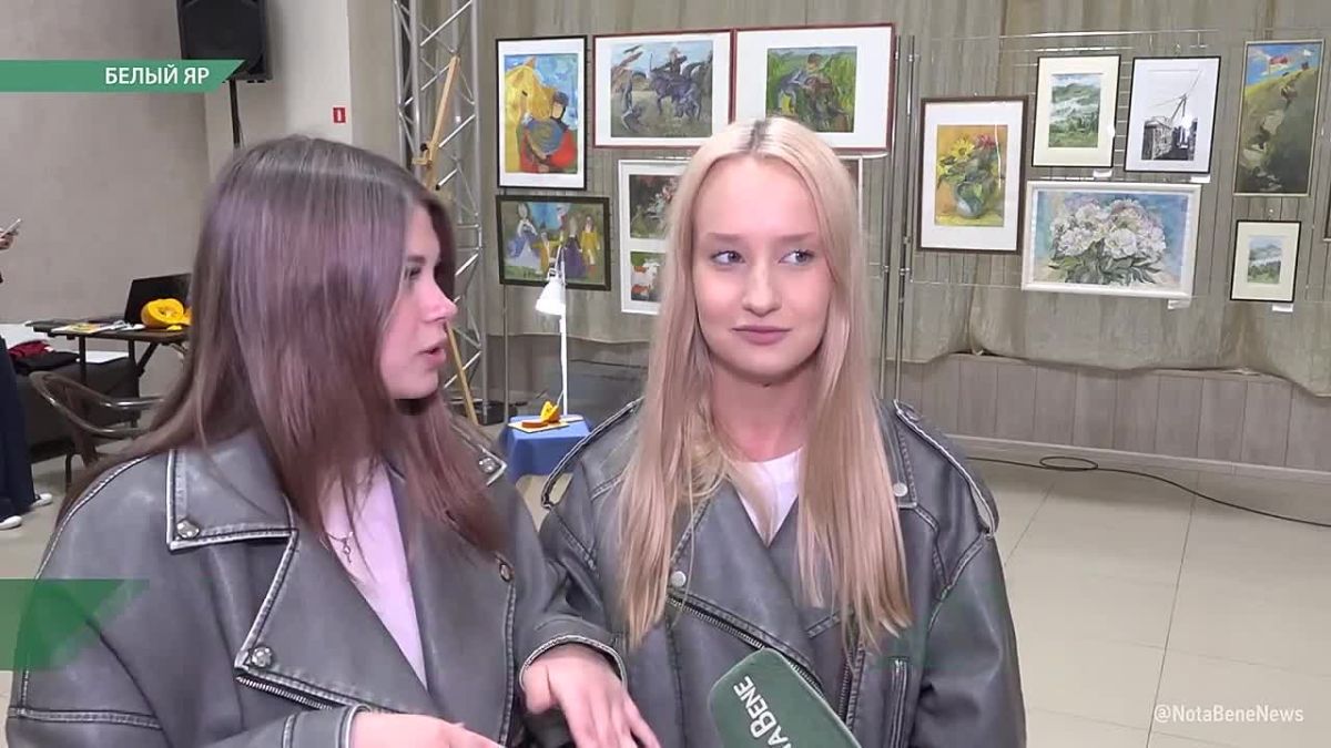 В Белом Яре студентам презентовали танцевальные коллективы и вокальные студии района