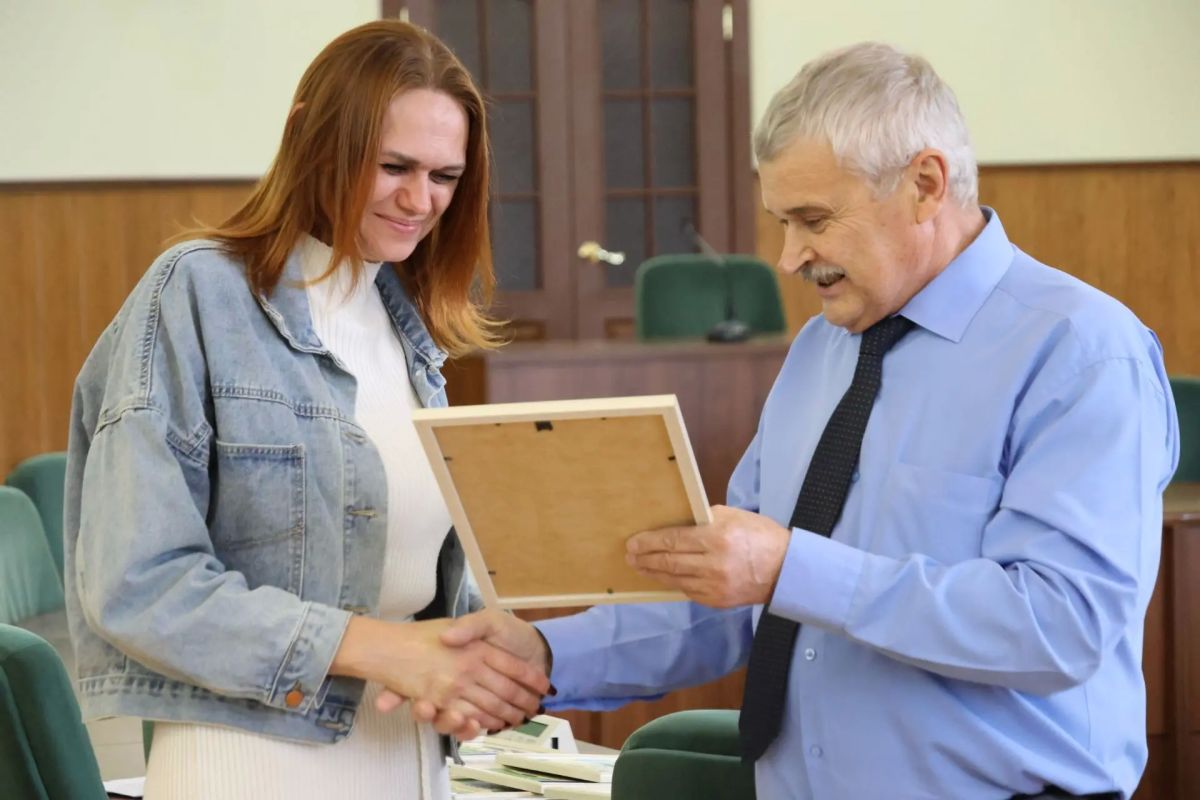 В столице Хакасии наградили победителей «Цветочной мозаики» В столице Хакасии наградили победителей «Цветочной мозаики»