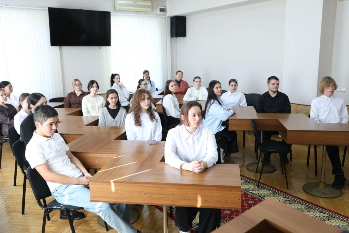 Будущее правовой системы в руках молодежи: студенты-юристы побывали в Верховном Совете Будущее правовой системы в руках молодежи: студенты-юристы побывали в Верховном Совете