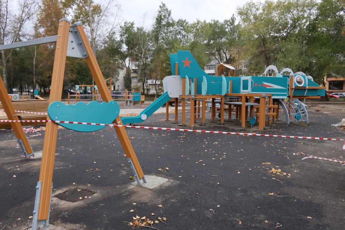 Игровые комплексы на новой детской площадке в абаканском Парке Победы почти готовы Игровые комплексы на новой детской площадке в абаканском Парке Победы почти готовы