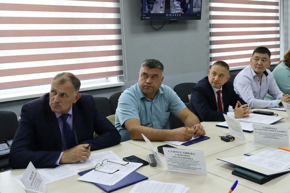 Хакасия и Тыва провели совместное заседание по вопросам профилактики подростковой преступности и безнадзорности Хакасия и Тыва провели совместное заседание по вопросам профилактики подростковой преступности и безнадзорности