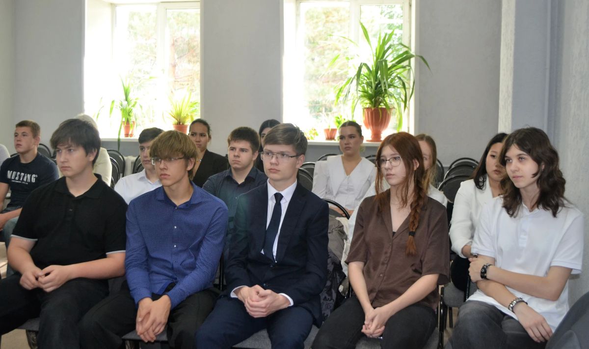 Урок профориентации прошел для учащихся 10-11 классов Абаканской школы Урок профориентации прошел для учащихся 10-11 классов Абаканской школы
