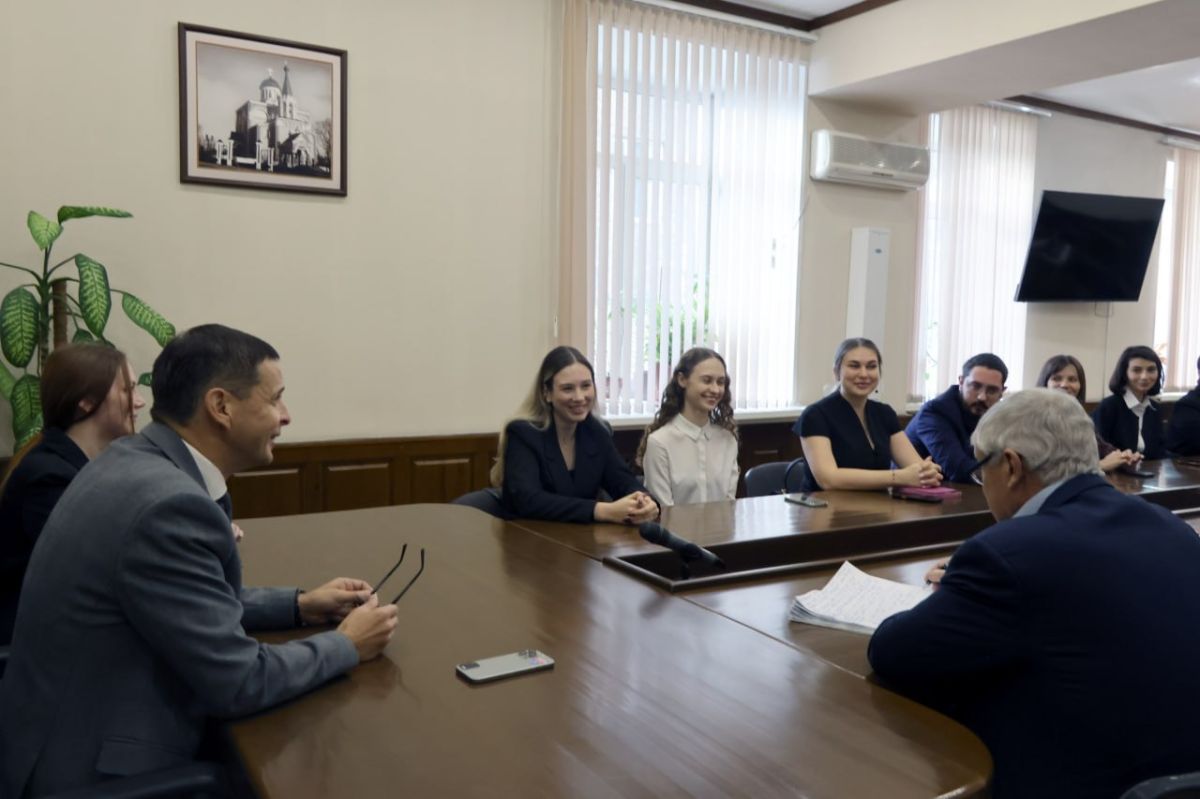 В Абакане в разгаре – XXII Городской фестиваль работающей молодежи «Молодость плюс…», и в направлении «Молодость плюс карьера» сегодня особое конкурсное испытания – день, который участники всегда ждут с некоторым волнением и... В Абакане в разгаре – XXII Городской фестиваль работающей молодежи «Молодость плюс…», и в направлении «Молодость плюс карьера» сегодня особое конкурсное испытания – день, который участники всегда ждут с некоторым волнением и...