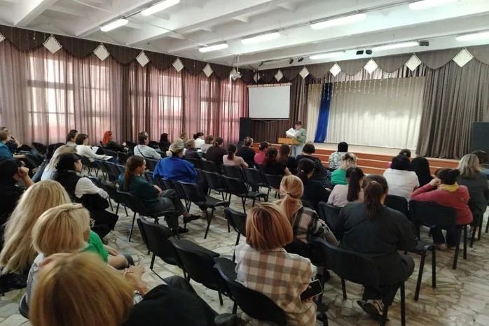 В Саяногорске сотрудники УНК МВД по Республике Хакасия и представители РЦДО проводят профилактические беседы в рамках антинаркотической акции «Сообщи, где торгуют смертью» В Саяногорске сотрудники УНК МВД по Республике Хакасия и представители РЦДО проводят профилактические беседы в рамках антинаркотической акции «Сообщи, где торгуют смертью»