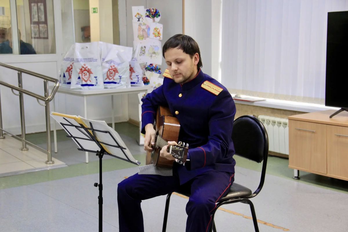 В Красноярске офицеры СК России поздравили старшее поколение с Международным днём пожилого человека В Красноярске офицеры СК России поздравили старшее поколение с Международным днём пожилого человека
