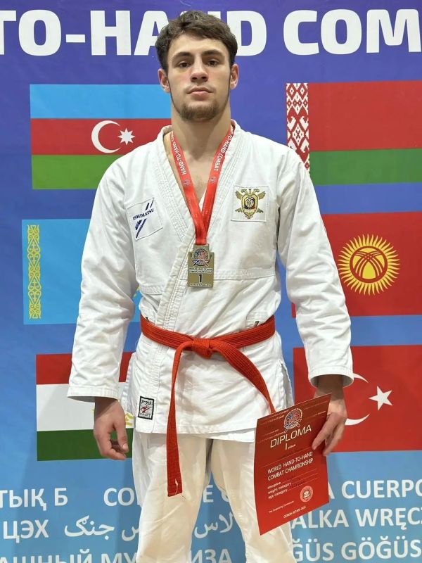 Абаканский спортсмен Мурат Гаджиев поднялся на высшую ступень пьедестала на Первенстве мира по рукопашному бою Абаканский спортсмен Мурат Гаджиев поднялся на высшую ступень пьедестала на Первенстве мира по рукопашному бою
