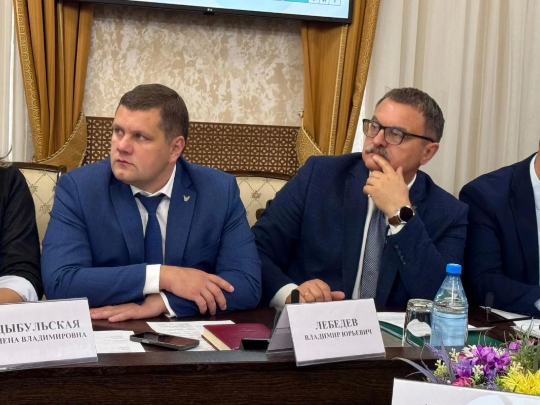 Земля под контролем: в Хакасии обсудили, как наводят порядок с неиспользуемыми участками Земля под контролем: в Хакасии обсудили, как наводят порядок с неиспользуемыми участками
