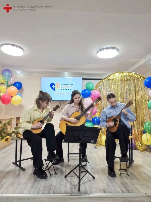 В Абаканской больнице состоялась тёплая встреча с сотрудниками «серебряного возраста» — людьми, которые многие годы посвятили работе в медицине, заботе о пациентах и развитию больницы В Абаканской больнице состоялась тёплая встреча с сотрудниками «серебряного возраста» — людьми, которые многие годы посвятили работе в медицине, заботе о пациентах и развитию больницы