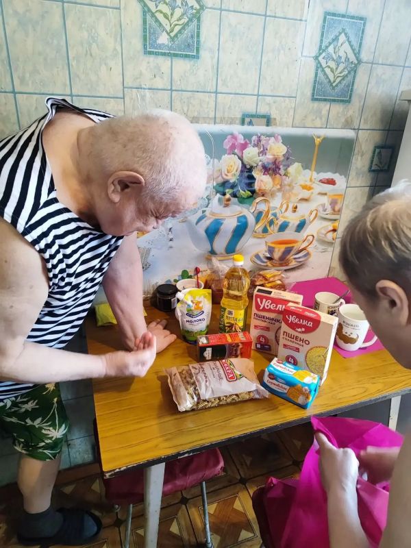 В рамках празднования Международного дня пожилого человека Отделение по городу Абакану ГКУ РХ «УСПН» организовало благотворительную акцию для подопечных, получающих социальные услуги на дому В рамках празднования Международного дня пожилого человека Отделение по городу Абакану ГКУ РХ «УСПН» организовало благотворительную акцию для подопечных, получающих социальные услуги на дому