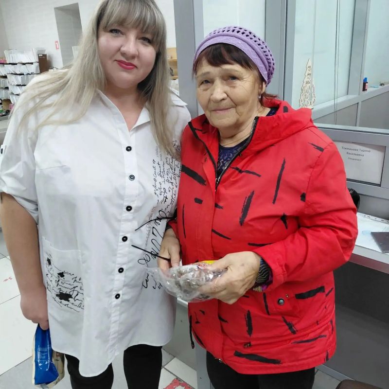 В рамках празднования Международного дня пожилого человека Отделение по городу Абакану ГКУ РХ «УСПН» организовало благотворительную акцию для подопечных, получающих социальные услуги на дому В рамках празднования Международного дня пожилого человека Отделение по городу Абакану ГКУ РХ «УСПН» организовало благотворительную акцию для подопечных, получающих социальные услуги на дому