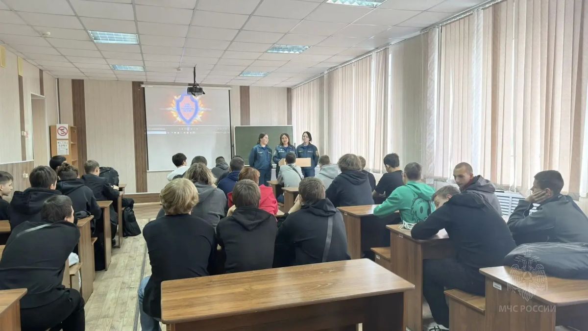 В Хакасии прошли уроки безопасности для школьников и студентов В Хакасии прошли уроки безопасности для школьников и студентов