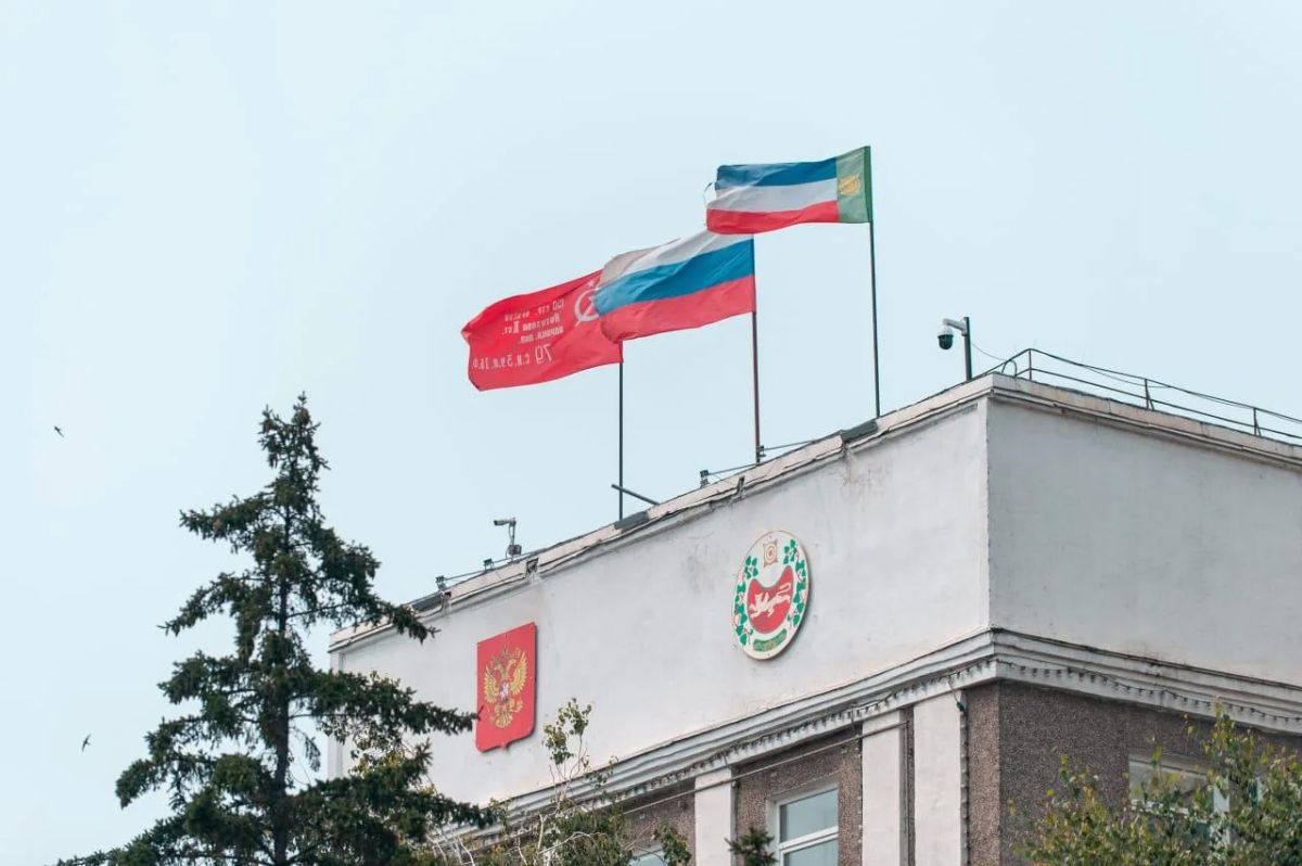 Власти Хакасии поздравили учителей с профессиональным праздником