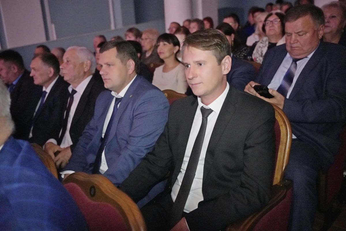 Валентин Коновалов: Поздравил Нину Владимировну Леонченко со вступлением в должность главы Усть-Абаканского района Валентин Коновалов: Поздравил Нину Владимировну Леонченко со вступлением в должность главы Усть-Абаканского района